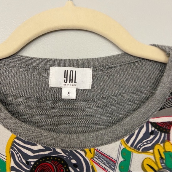 YAL New York Mixed Media Floral Gray Knit Top - Picture 2 of 4